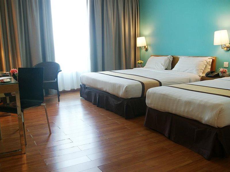 Tang Dynasty Bay Hotel 2*